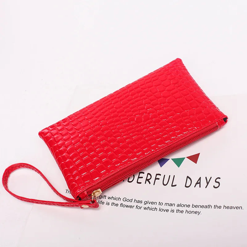 Retro Stone-Pattern Leather Wrist Bag